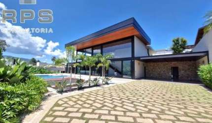 Casa nova, alto padrão, em condomíno fechado dentro de Atibaia, estratégicamente perto da Alameda Lucas,  4 suítes sendo 1 master com closet e lazer!