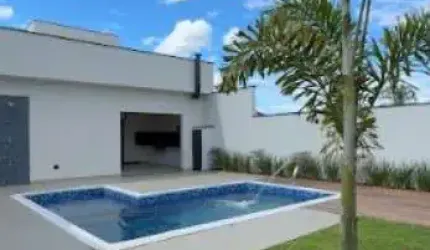 Casa térrea no Nova Gardenia, 03 suites , 01 master com espaço para closet , sala ampla com pé direito 6 mts e lustres instalados, cozinha planejada