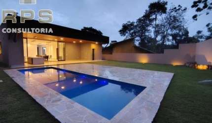 Linda casa térrea à venda no Condominio  Panorama em Atibaia, 04 suites todas com closets, sendo a Master com 2 closets e banheiro ele/ela, piscina