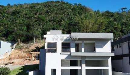 Casa com 4 Suítes, Piscina Incrível e Natureza ao Redor – Ingleses Norte