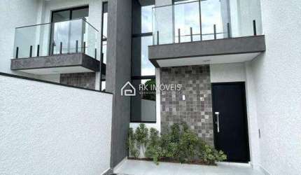 Novíssimo sobrado duplex 2 suítes, 84m² a 500m da praia!
