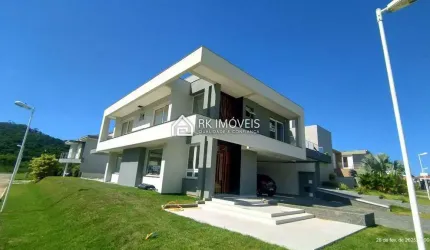 Belíssima Casa Alto Padrão em Condomínio Fechado