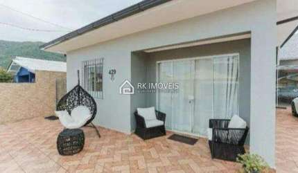 Linda casa com 4 quartos e energia solar no Rio Vermelho!