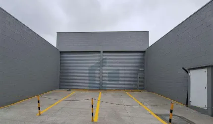Salão Comercial para Locação em Suzano, Jardim Revista, 2 banheiros, 4 vagas