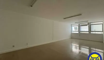 Sala no centro com 47 m²