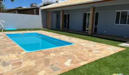 Casa a 70 metros da praia do Capri