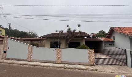 CASA A VENDA