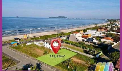 Terreno próximo ao mar da praia do Itaguaçu