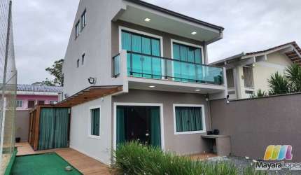 Casa com amplo terreno na praia do ubatuba.