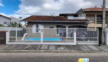 Sobrado com 3 dormitórios à venda, 220 m² por R$ 680.000,00 - Praia da Enseada - São Francisco do S