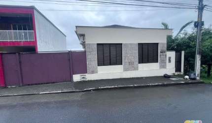 CASA PARA LOCAÇÃO NO CENTRO DE SÃO FRANCISCO DO SUL,SC