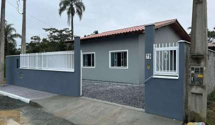 CASA A VENDA NA PRAIA DO UBATUBA, EM SÃO FRANCISCO DO SUL,SC