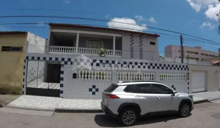 Casa à Venda na Parquelândia em Fortaleza/CE