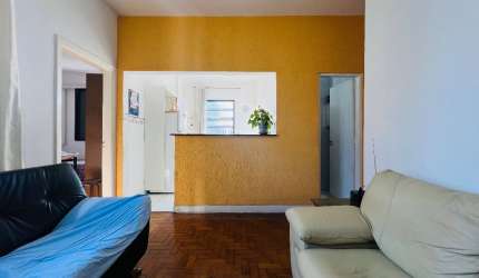 Apartamento na quadra da praia do Itararé 2 quartos.