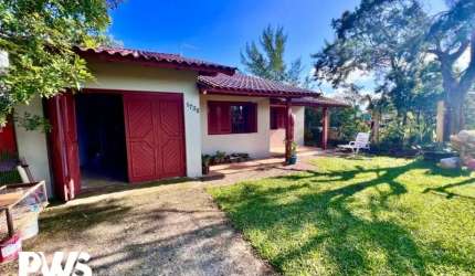 CASA COM 3 DORMITÓRIOS PRÓXIMA AO COMÉRCIO!!