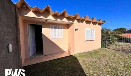 CASA COM 03 DORMITÓRIOS DE MEIO TERRENO EM NOVA TRAMANDAÍ/RS