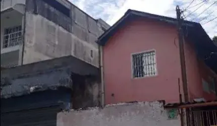 Duas casas no terreno alugadas e com renda de aprox R$ 2.500,00