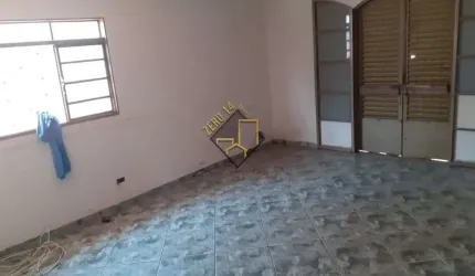 CASA Á VENDA.
