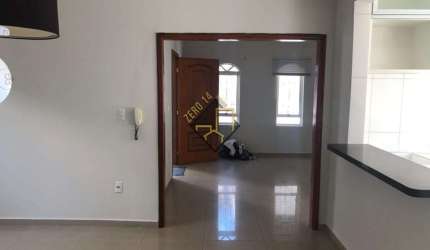 CASA Á VENDA - ÓTIMA LOCALIZAÇÃO.