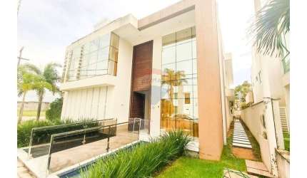 Luxuosa Casa Duplex no Condomínio Ponta Negra Boulevard - Porteira Fechada!