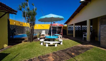 Oportunidade: Casa em Búzios Mobiliada e equipada para venda com 4/4 e área de Lazer.