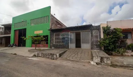 EXCELENTE OPORTUNIDADE: CASA AMPLA COM PISCINA E LOCALIZAÇÃO ESTRATÉGICA NAS QUINTAS – NATAL/RN