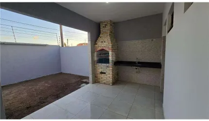 Casa moderna com espaço gourmet e segurança no Caminho do Sol – 3 quartos, sendo 1 suíte