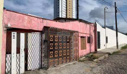 Casa e Kitnets em Dix-Sept Rosado - R$ 280.000,00