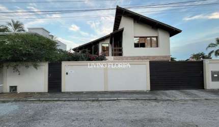 Casa com 3 quartos à venda na dos Açorianos, 40, Campeche, Florianópolis por R$ 1.900.000