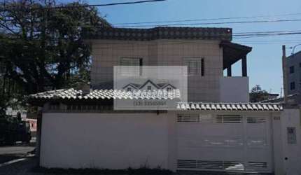 Sobrado com 04 dormitórios