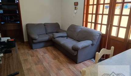 Casa Espaçosa com 2 Dormitórios e Churrasqueira