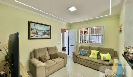 Casa Isolada Seminova, de Esquina com piscina e churrasqueira - Ocian