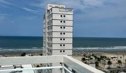 Vendo Cobertura com Piscina e 3 Dormitórios no Canto do Forte - Vista Livre