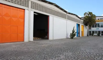 Barracão / Galpão / Depósito com 4 salas para alugar no Pitangueiras, Lauro de Freitas  por R$ 8.540