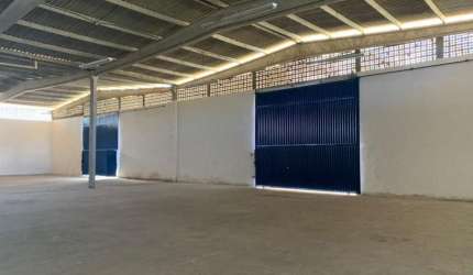 Barracão / Galpão / Depósito para alugar no Recreio Ipitanga, Lauro de Freitas  por R$ 12.000