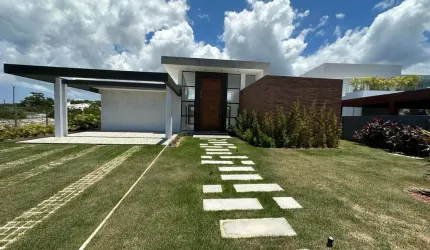 Casa em condomínio fechado com 3 quartos à venda na Praia de Busca Vida, Camaçari  por R$ 2.600.000