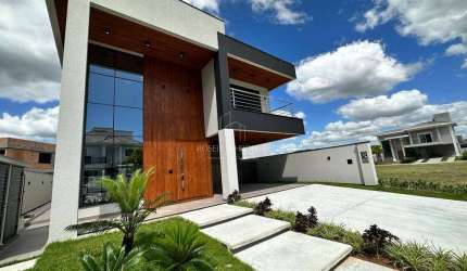 Linda Casa no condomínio Caledônia