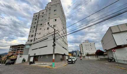 Apartamento semimobiliado no centro de Camboriú!