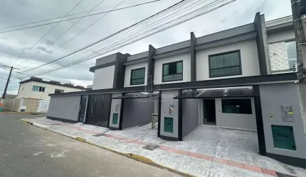 Excelente sobrados em construção no bairro Rio Pequeno!