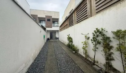 Sobrado 2 suítes bairro Santa Regina!
