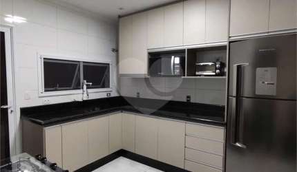 Condomínio com 3 quartos à venda em Cajuru Do Sul - SP