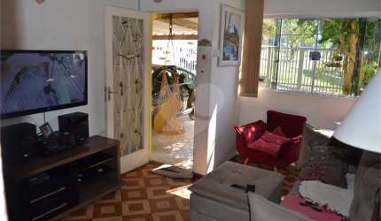 Casa com 3 quartos à venda em Jardim Guadalajara - SP