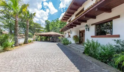 Casa com 4 quartos à venda em Granja Viana - SP