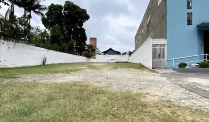 TERRENO A VENDA NA AVENIDA ATLÂNTICA, SÃO 800 m² COM TOPOGRAFIA EXCEPCIONAL, NÃO EXISTE ÁREA A SER DEMOLIDA. SOCORRO. INTERLAGOS.