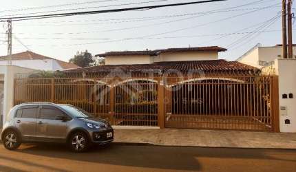 Casa com 5 quartos para alugar no Centro, São Carlos , 370 m2 por R$ 5.556