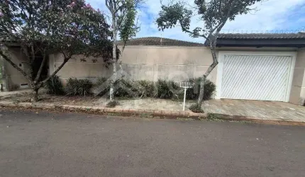 Linda casa no bairro Santa Monica, com 4 dormitorios, sendo 3 suites