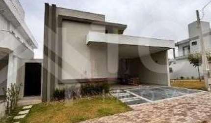 Linda casa de 3 suites no Res. Village Damha IV