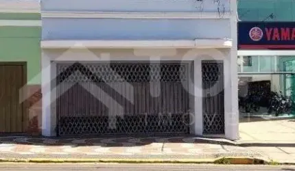 CASA A VENDA COM 3 QUARTOS NO CENTRO DE SAO CARLOS