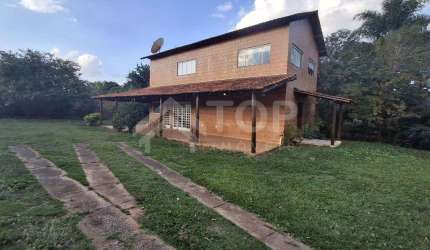 Linda chacara com 3  dormitorios, sendo 1 suite