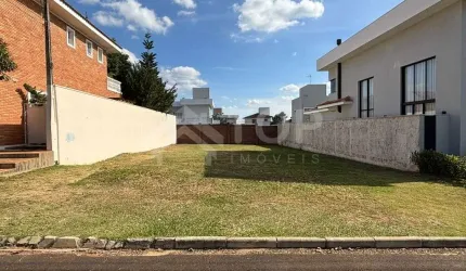 EXCELENTE LOTE EM CONDOMINIO FECHADO, PROXIMO AO LAZER E A PORTARIA.